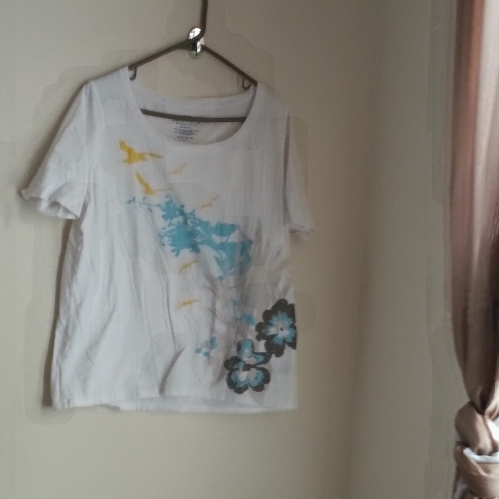 Faded Glory Shirt Women XL White Graphic Academia Casual Beach Run Errands Party